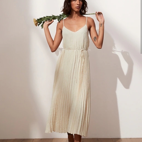 Banana Republic Dresses & Skirts - Banana Republic Cream Midi Dress
